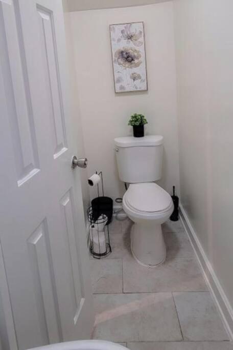 Great 2 Bedroom Condo,Free Parking,Easy Commute. เออร์วิงตัน ภายนอก รูปภาพ