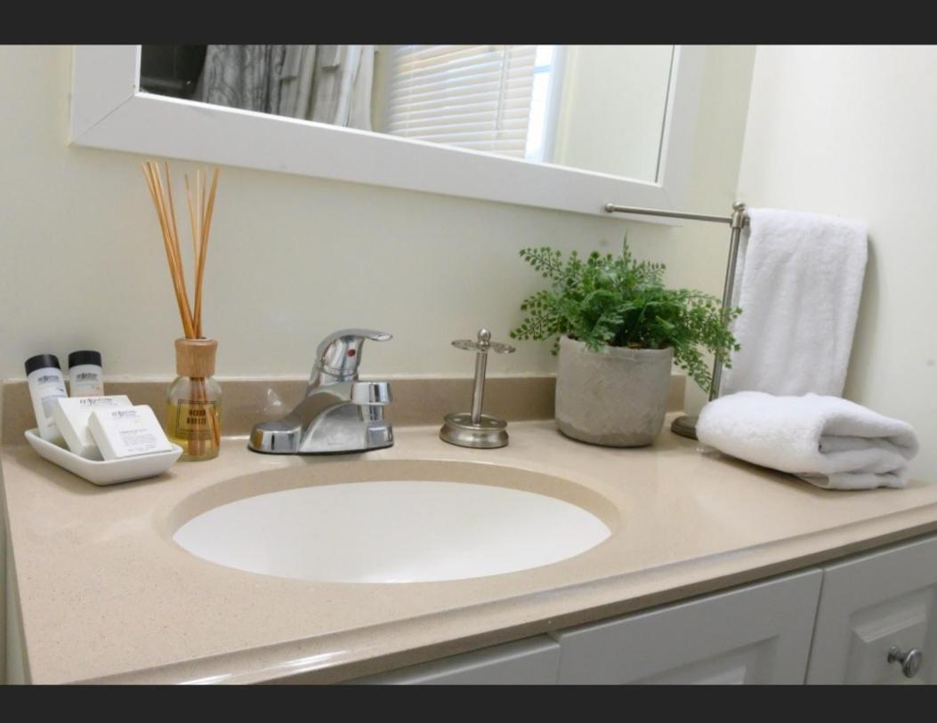 Great 2 Bedroom Condo,Free Parking,Easy Commute. เออร์วิงตัน ภายนอก รูปภาพ